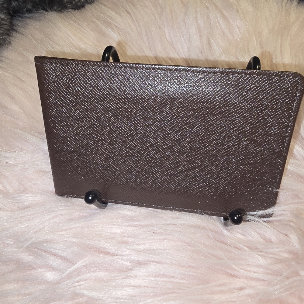 Louis Vuitton Insert Sleeve Lv Chocolate - Picture 2 of 4